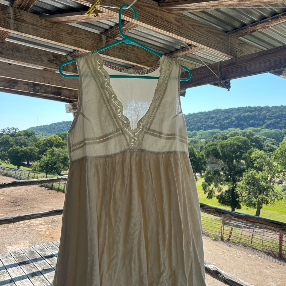 Hem & Thread Cream Lace-Trimmed Chemise